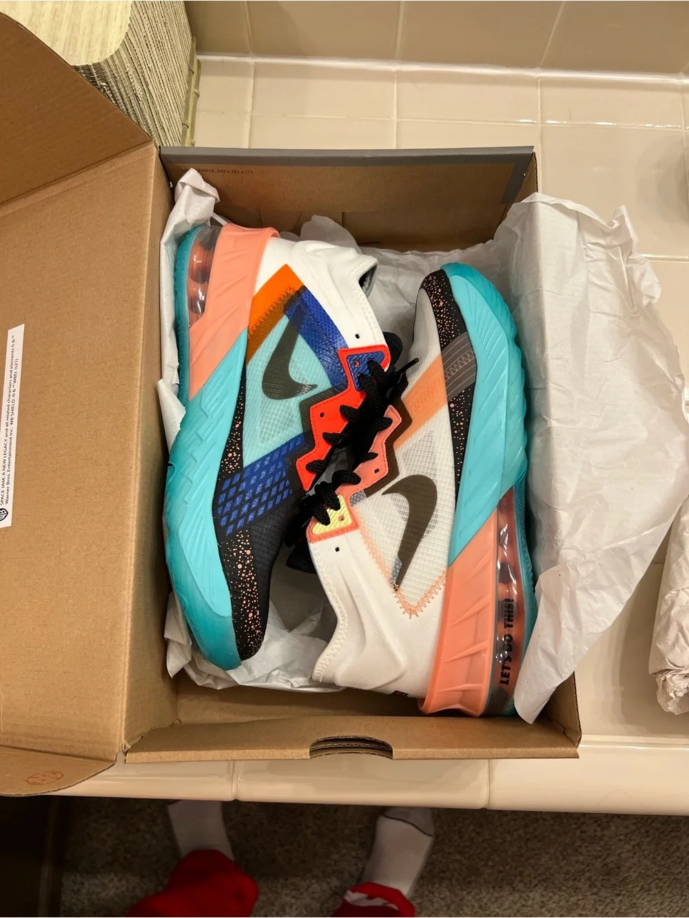 NIKE LeBron XVIII, TUNE SQUAD, KIDS SHOES SIZE 7, EXCELLENT CONDITION